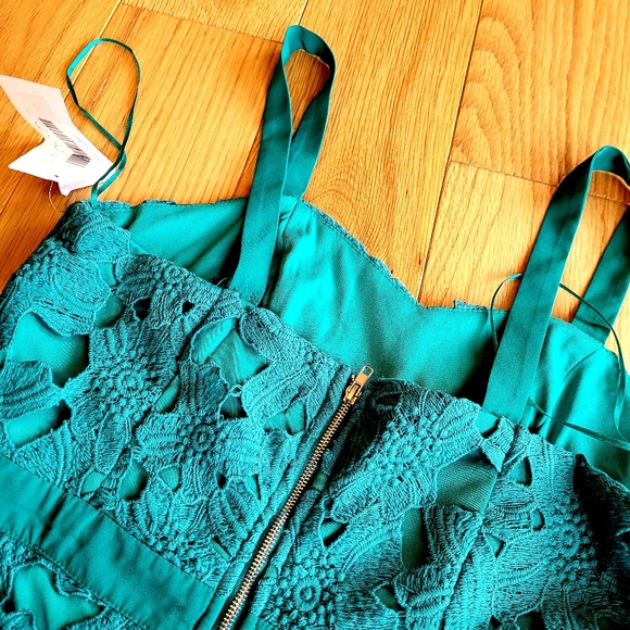 NWT Green Lace mini - Picture 3 of 4